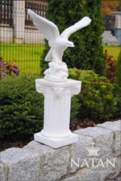 Adler  Greifvogel Statue Figur Skulpturen Statuen Figuren Terrasse Skulptur